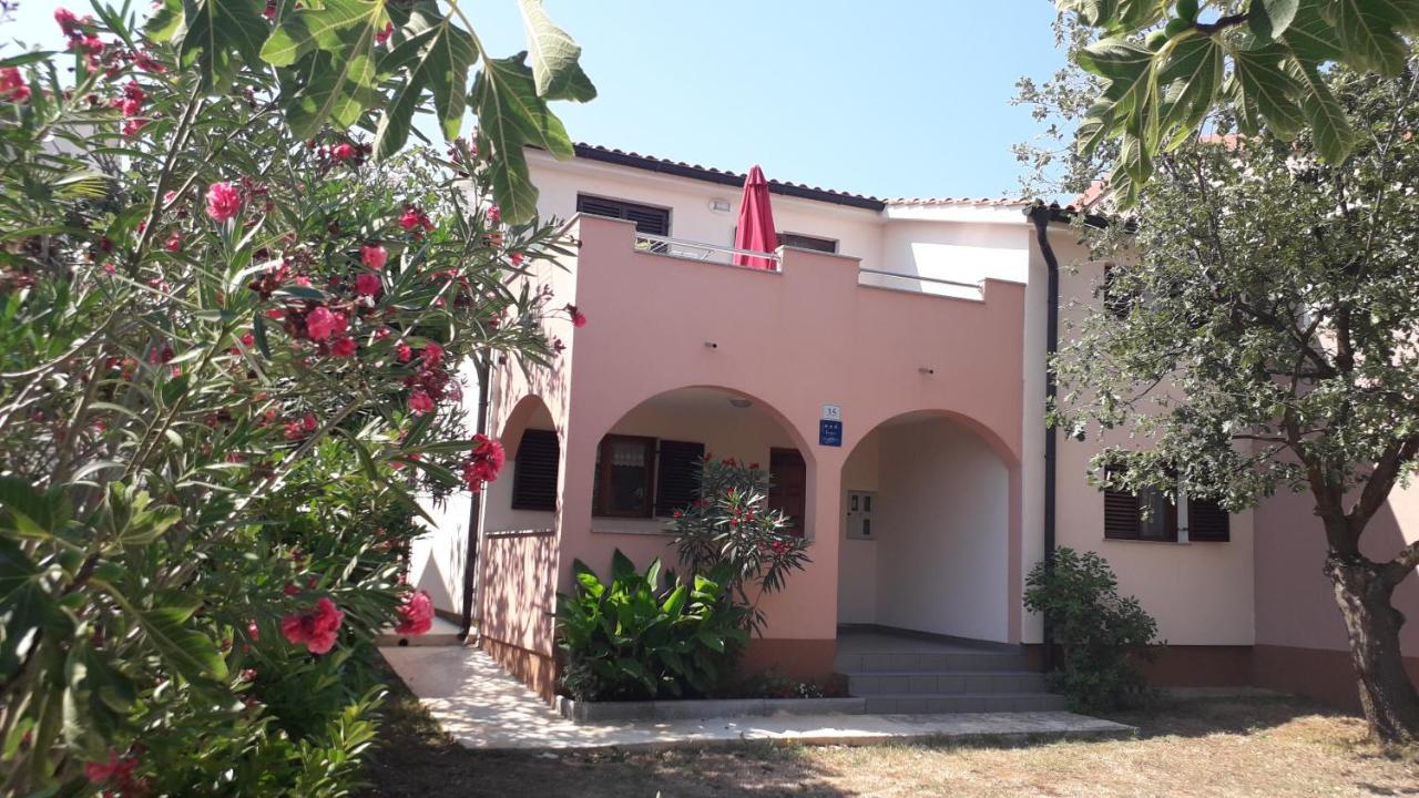 Apartmani Mia Ližnjan 外观 照片