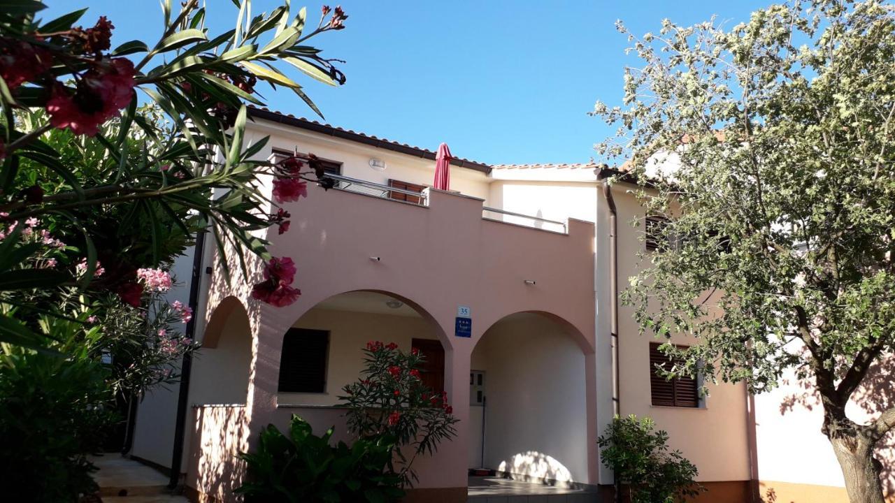 Apartmani Mia Ližnjan 外观 照片
