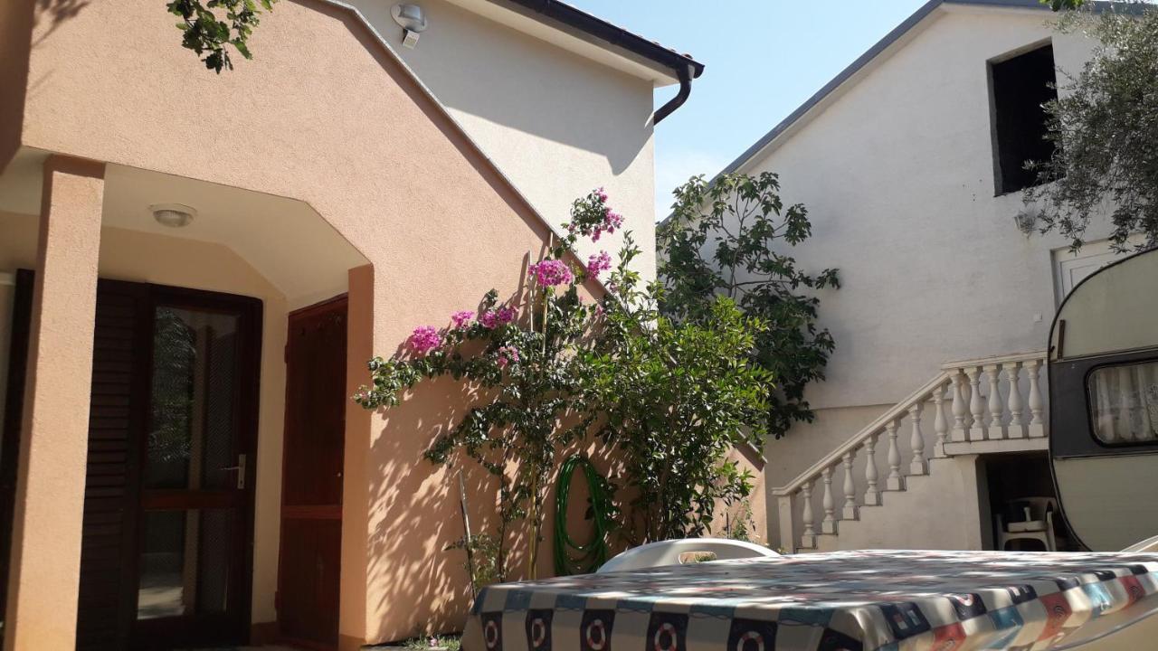 Apartmani Mia Ližnjan 外观 照片
