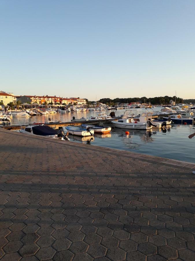 Apartmani Mia Ližnjan 外观 照片