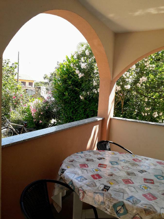 Apartmani Mia Ližnjan 外观 照片